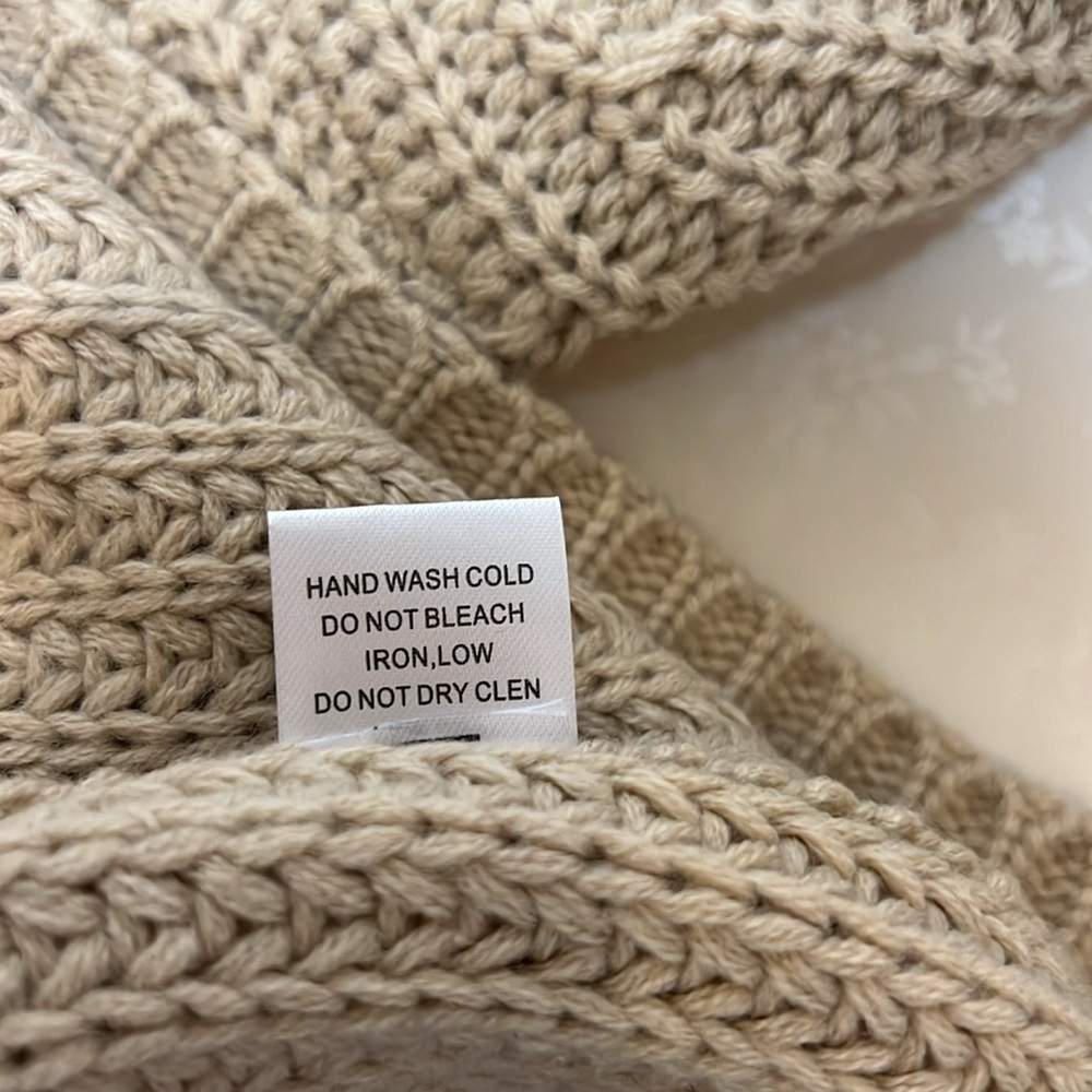 Forever, 21 beige/taupe cold shoulder sweater size L - Picture 6 of 8
